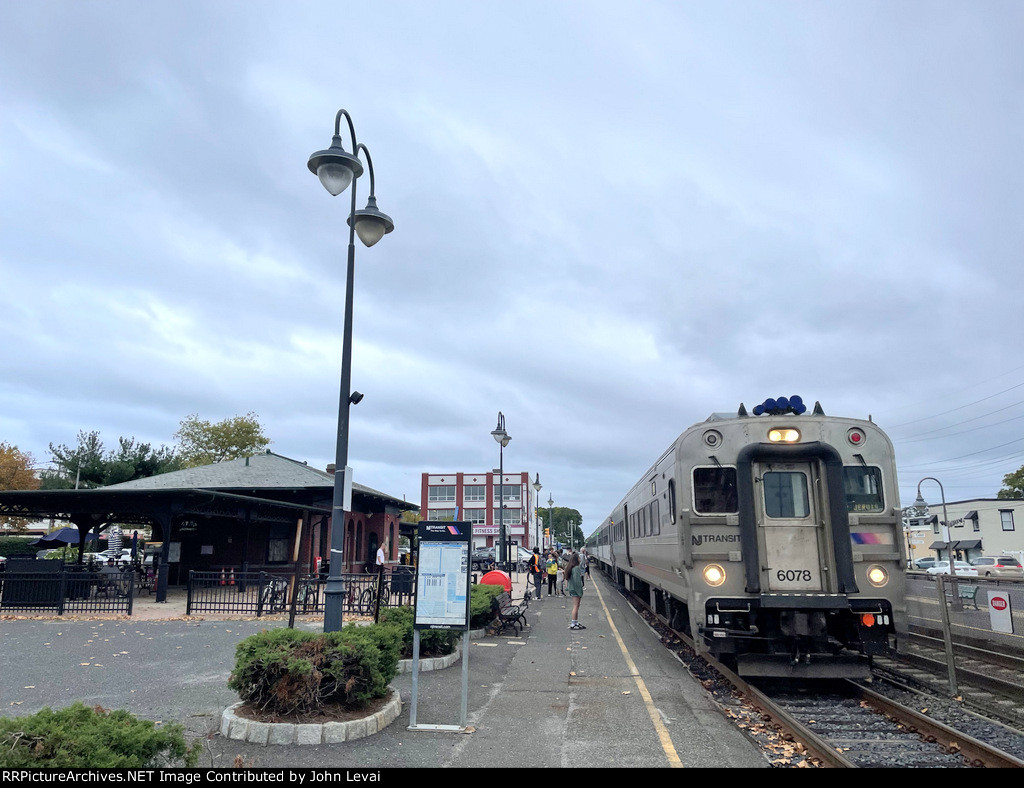 NJT Train # 4372 entering Bradley Beach Station with Comet V Cab Car # 6078 leading 